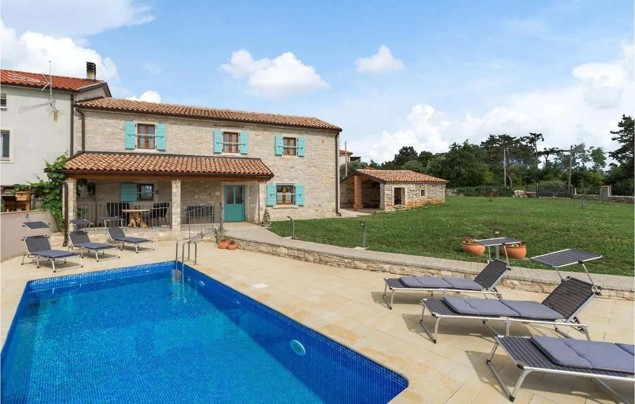 Stunning Home In Buje With Wifi
