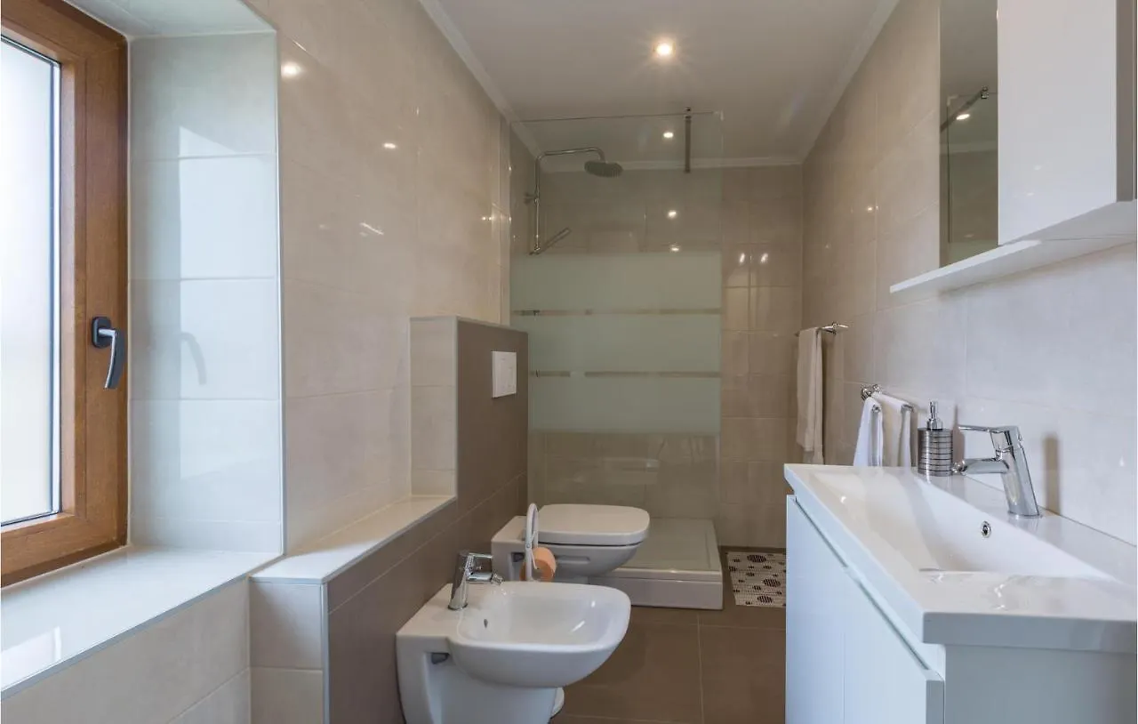 Stunning Home In Buje With Wifi