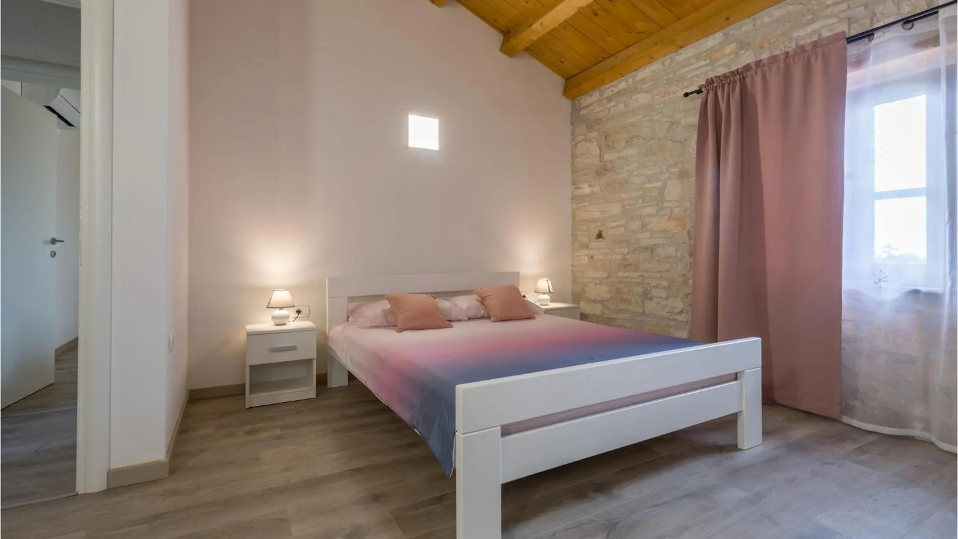 Stunning Home In Buje With Wifi 0*,